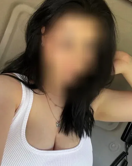 Emily, 29