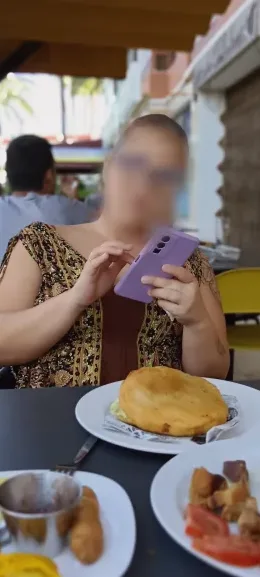 Lara, 39