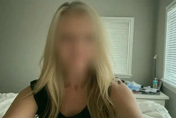 Larissa, 36