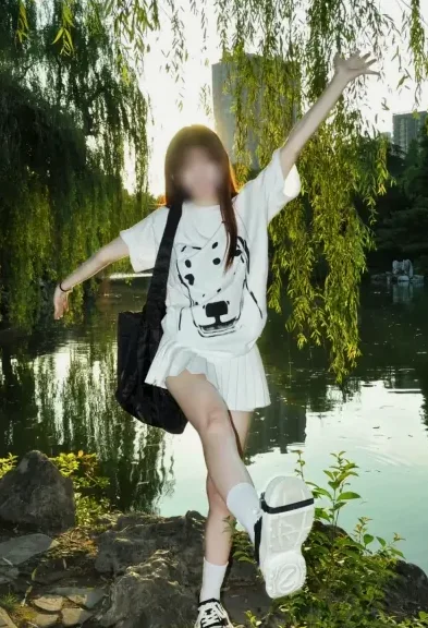 Neele, 34